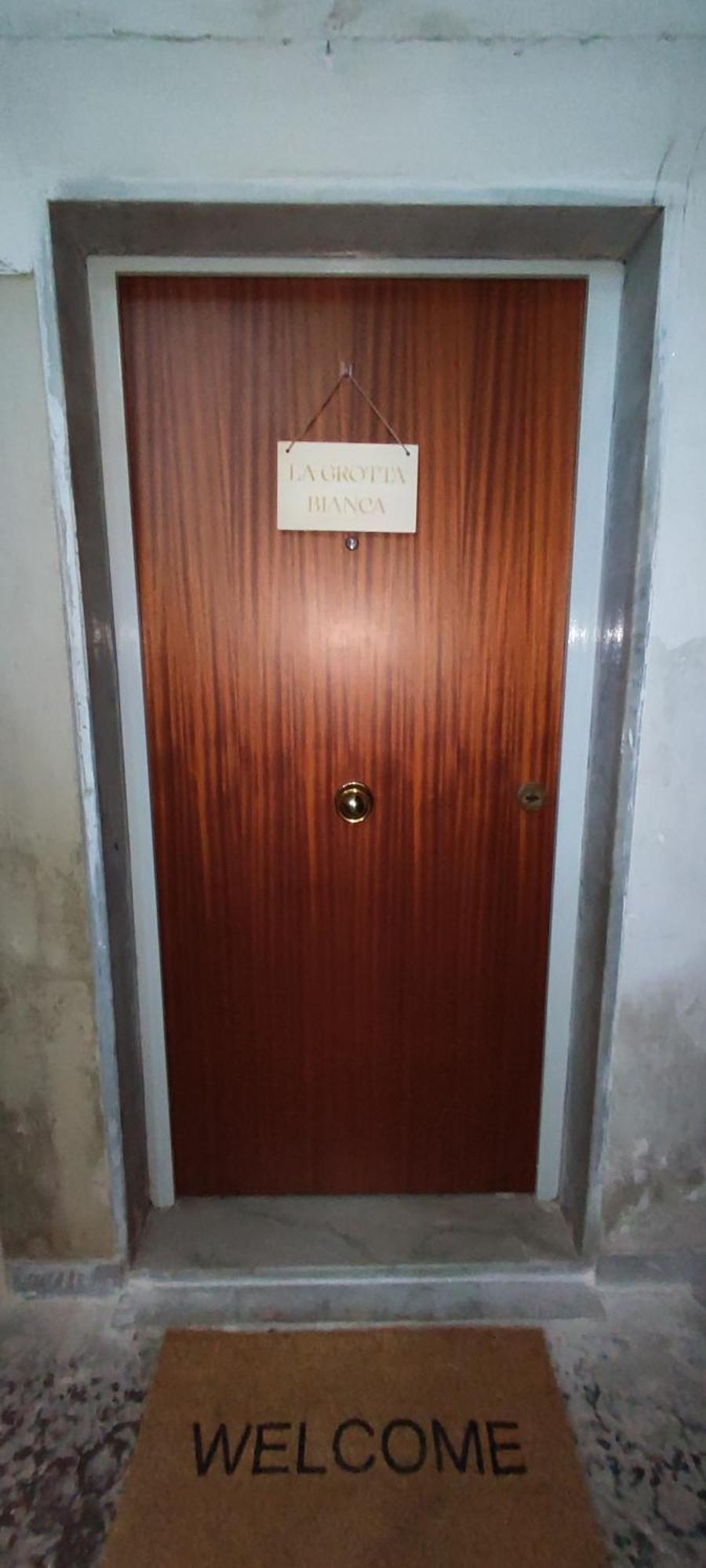 La Grotta Bianca Apartment เนเปิลส์ ภายนอก รูปภาพ
